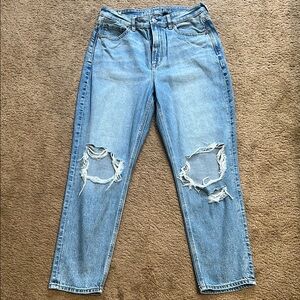 American Eagle Distressed Light Blue Women's Jeans size 8 short never worn